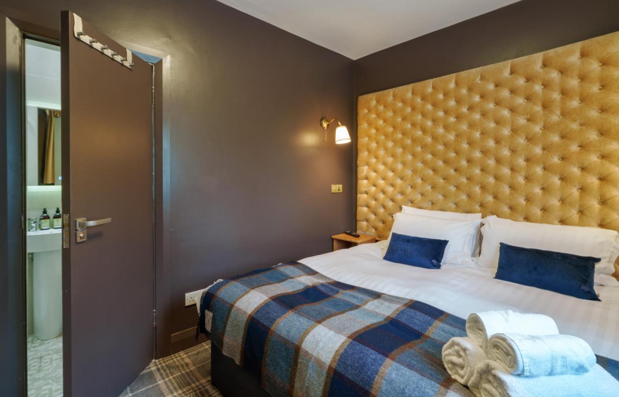 Topper'S Rooms Guest Accommodation Carrick-on-Shannon Exterior photo